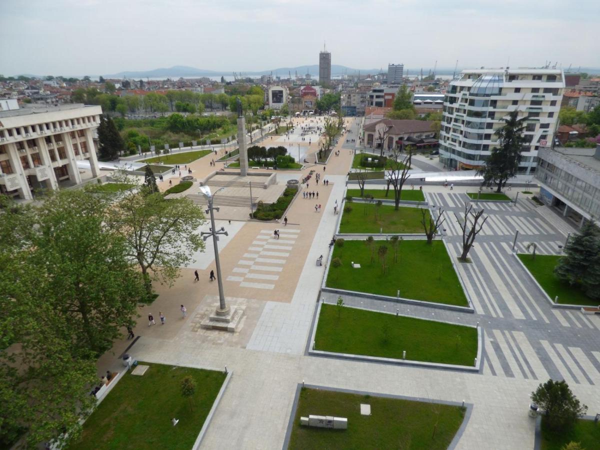 Avelov Art Apartment Burgas City Eksteriør billede