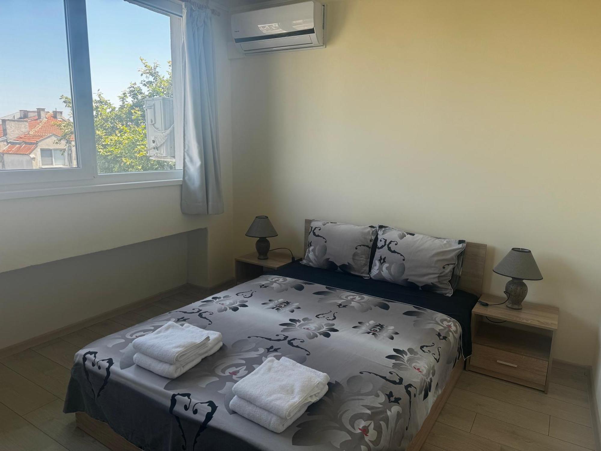 Avelov Art Apartment Burgas City Eksteriør billede