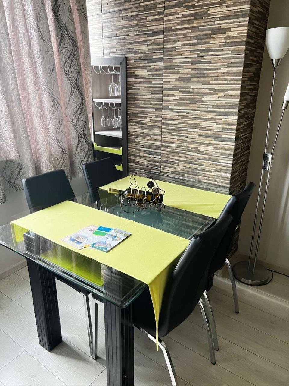 Avelov Art Apartment Burgas City Eksteriør billede